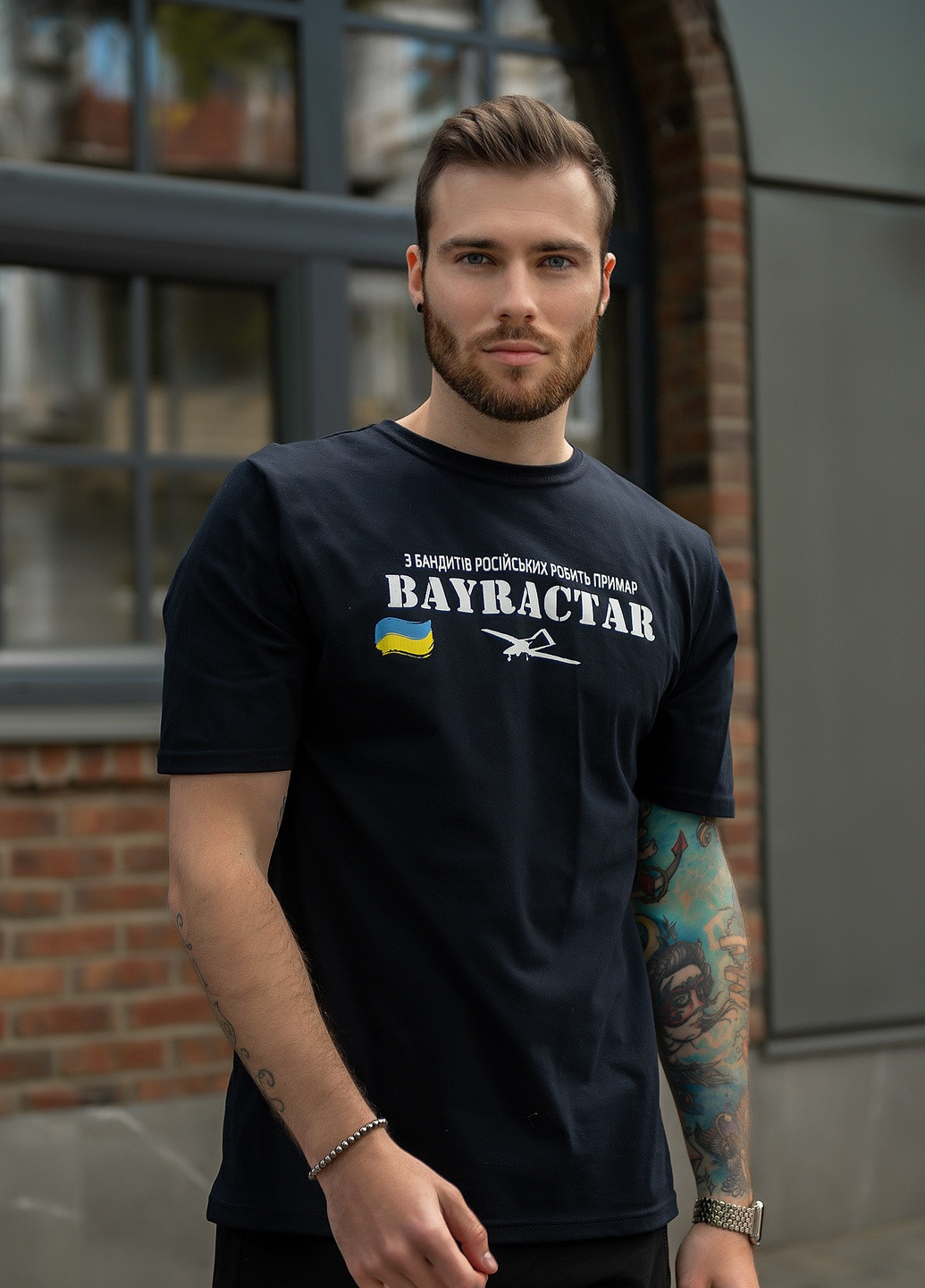 Хаки (оливковая) футболка их хлопкового трикотажа с патриотической символикой Tailer