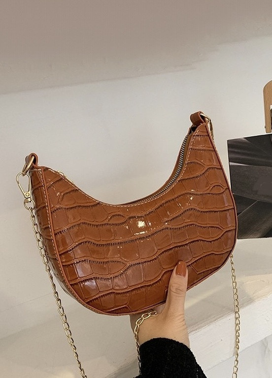 Жіноча маленька сумка рептилія багет крокодиляча шкіра з золотим ланцюжком коричнева руда No Brand (259474658)