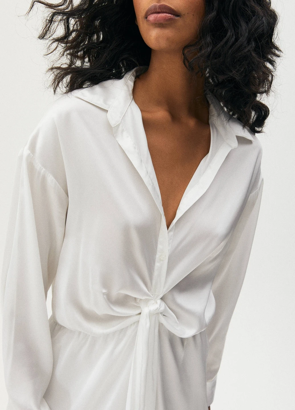 Белое платье Pull & Bear