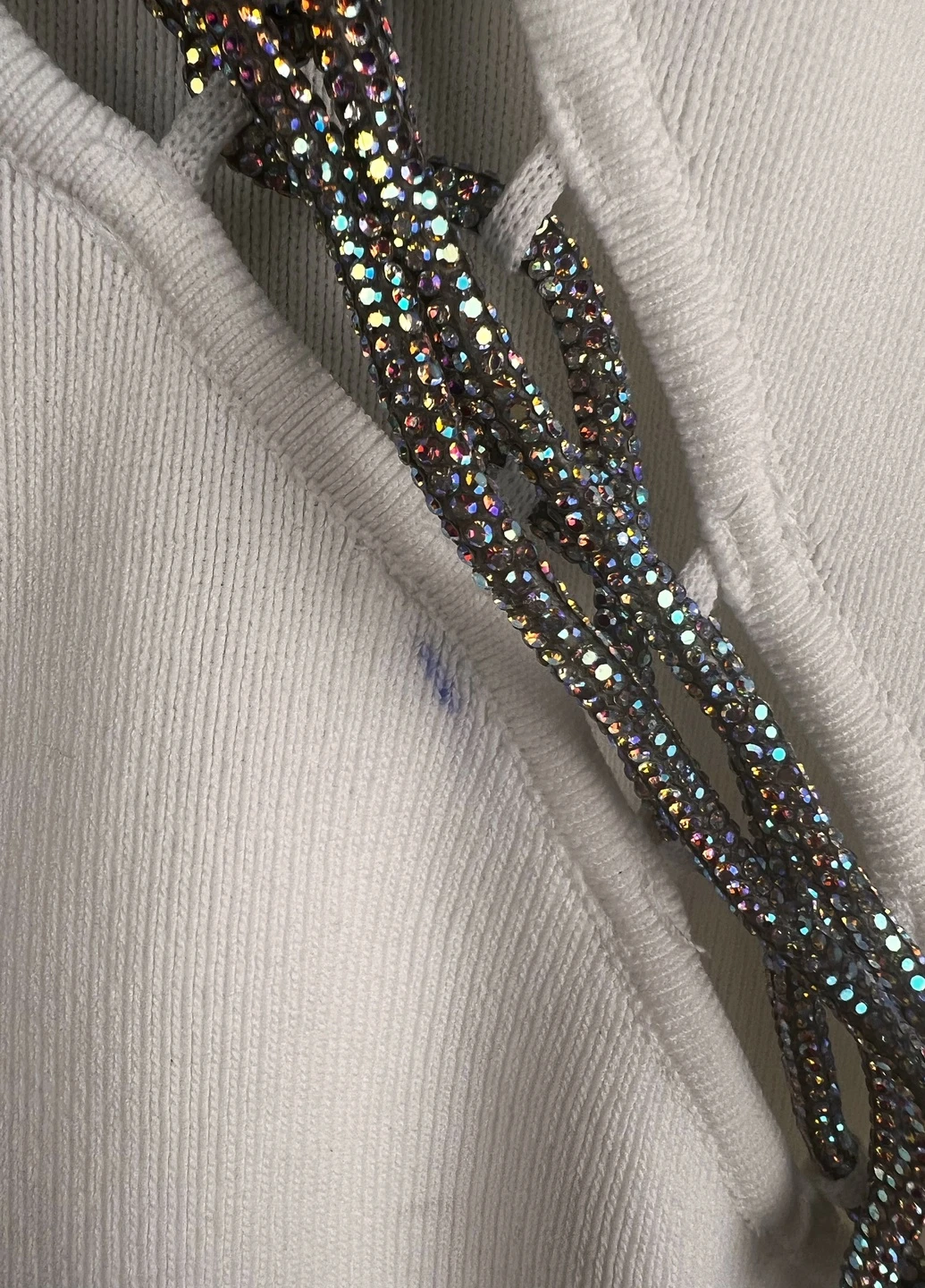 Белое платье деффект Bershka
