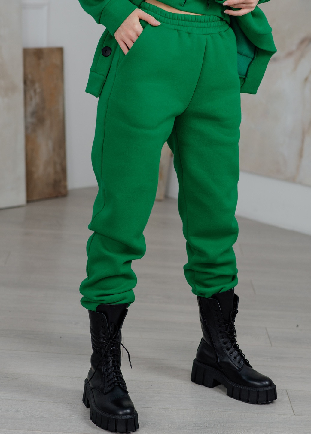 Зеленые спортивные брюки Azuri