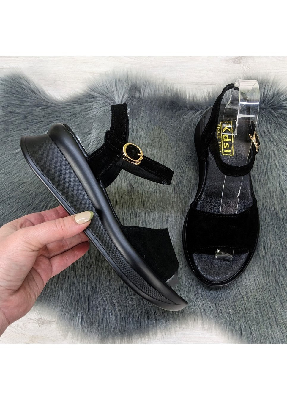 Черные босоножки женские замшевые на платформе Kadisailun