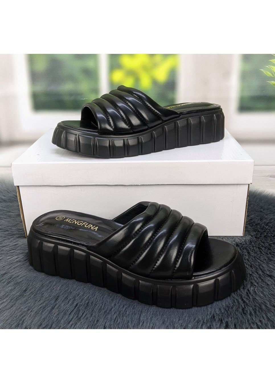 Черные шлепанцы женские эко-кожа на объемной подошве Mengfuna