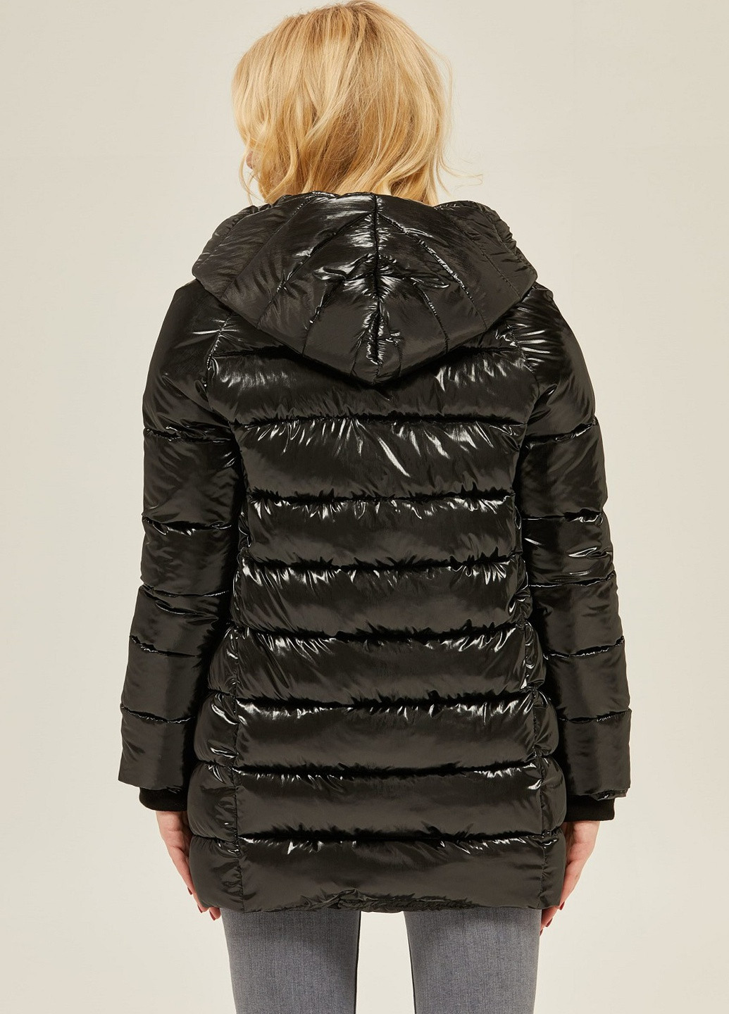 Чорна зимня куртка MN