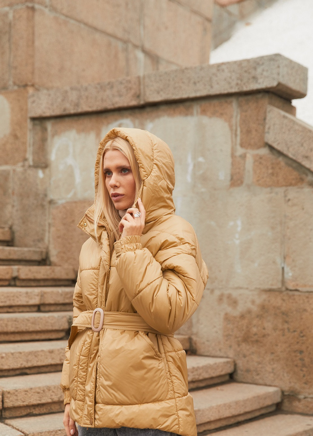 Бежева демісезонна куртка MN