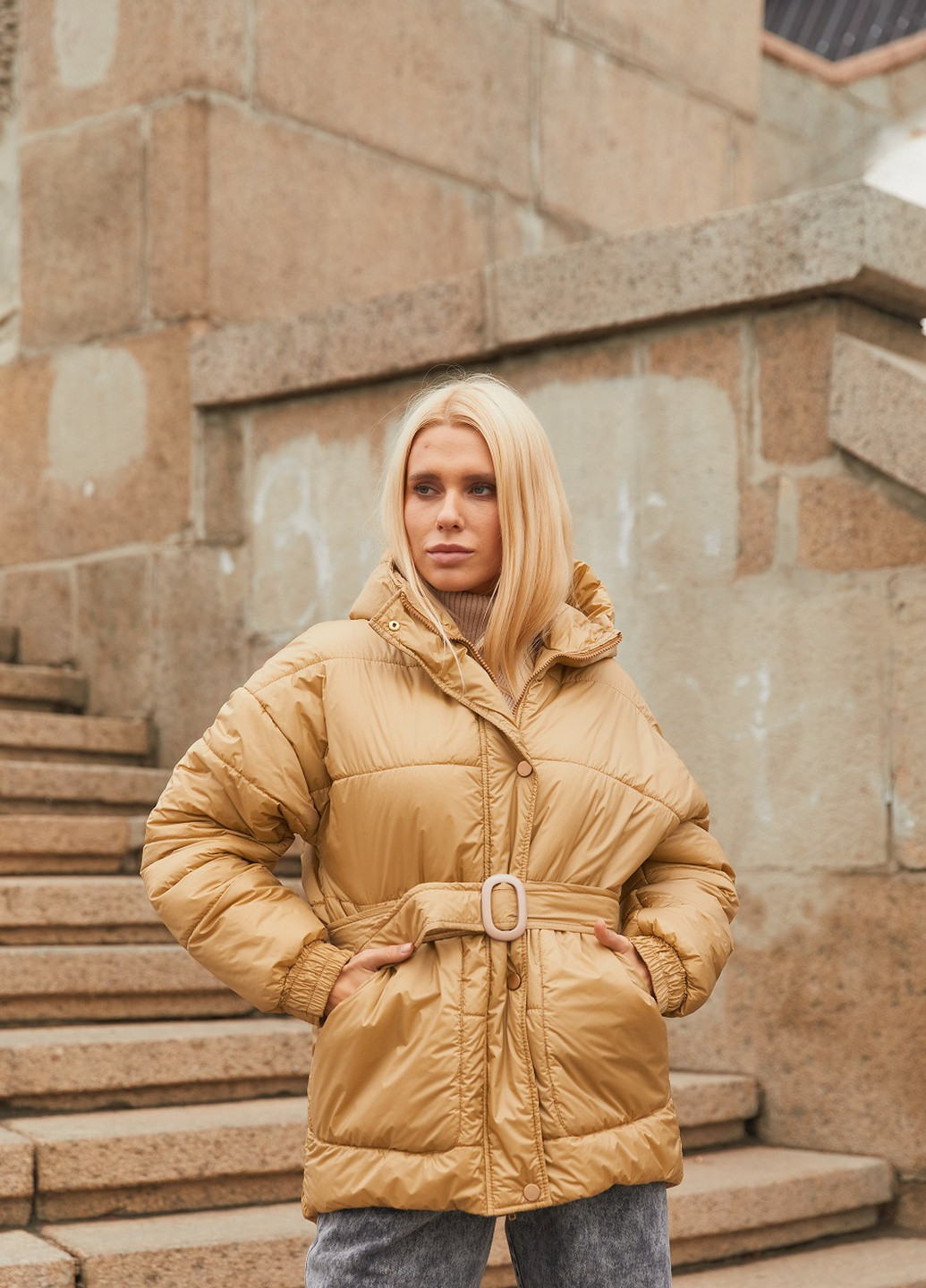 Бежева демісезонна куртка MN
