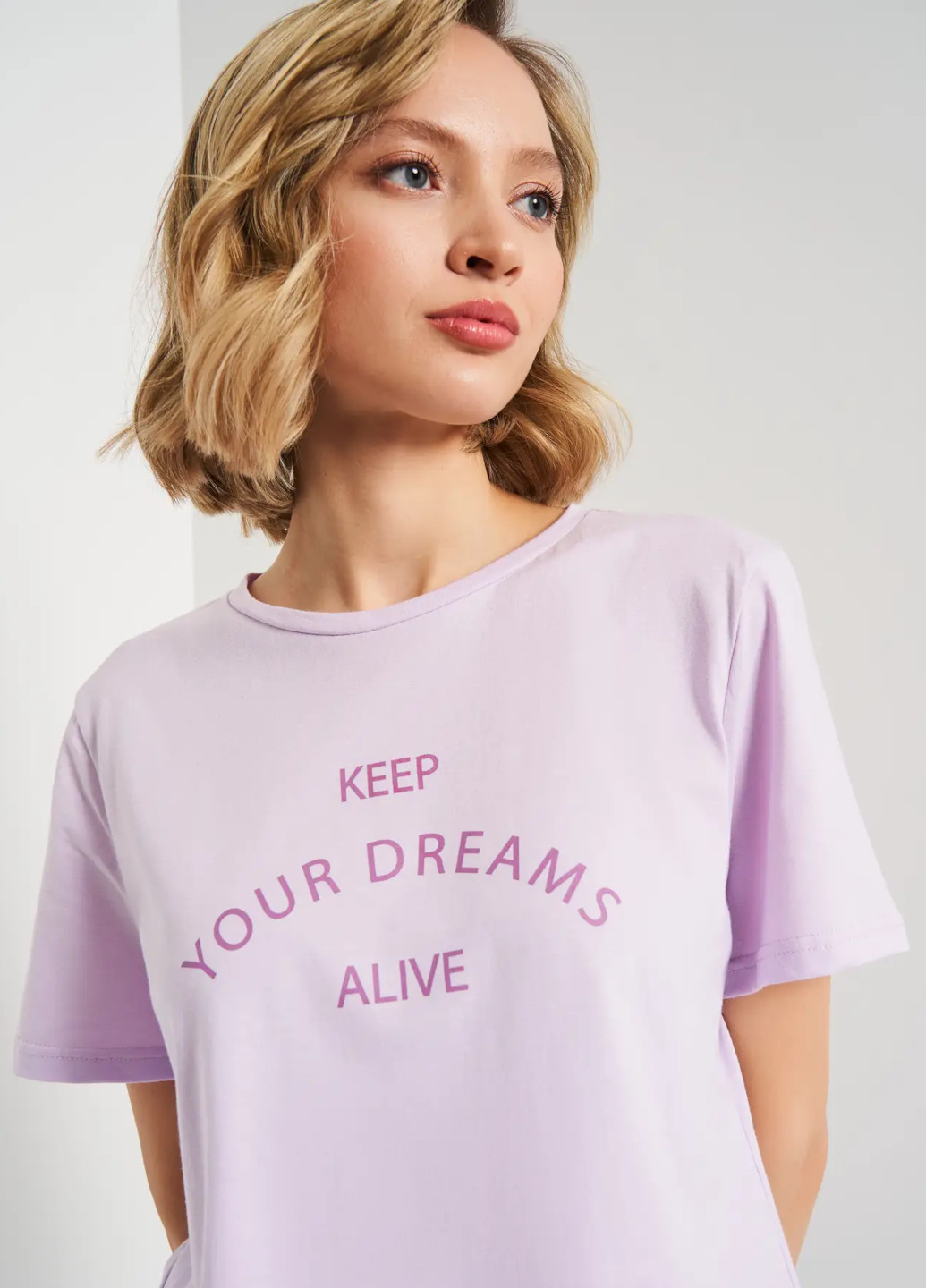 Фиолетовая всесезон футболка женская с коротким рукавом Роза