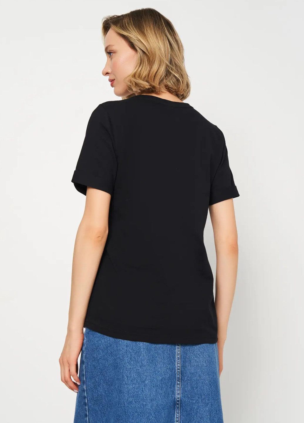 Черная всесезон футболка женская с коротким рукавом Роза