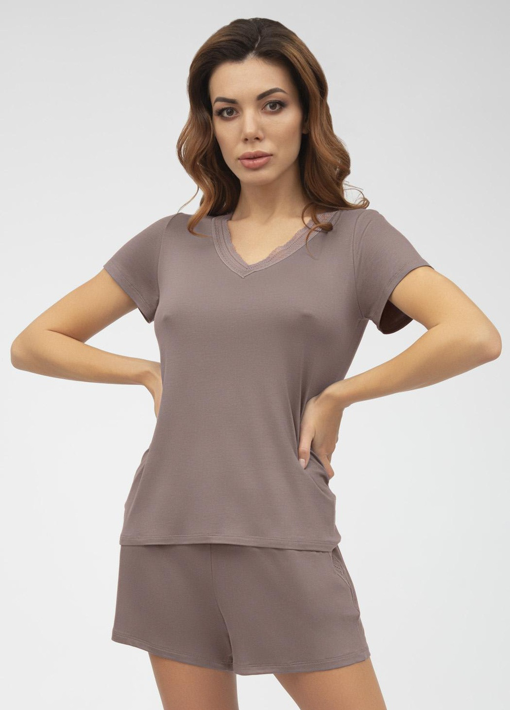 Коричневая всесезон женская пижама venera футболка + шорты Roksana
