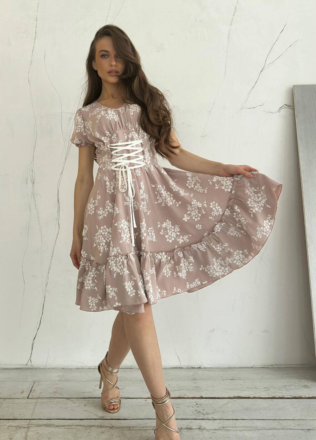 Пудровое повседневный платье Liton с цветочным принтом