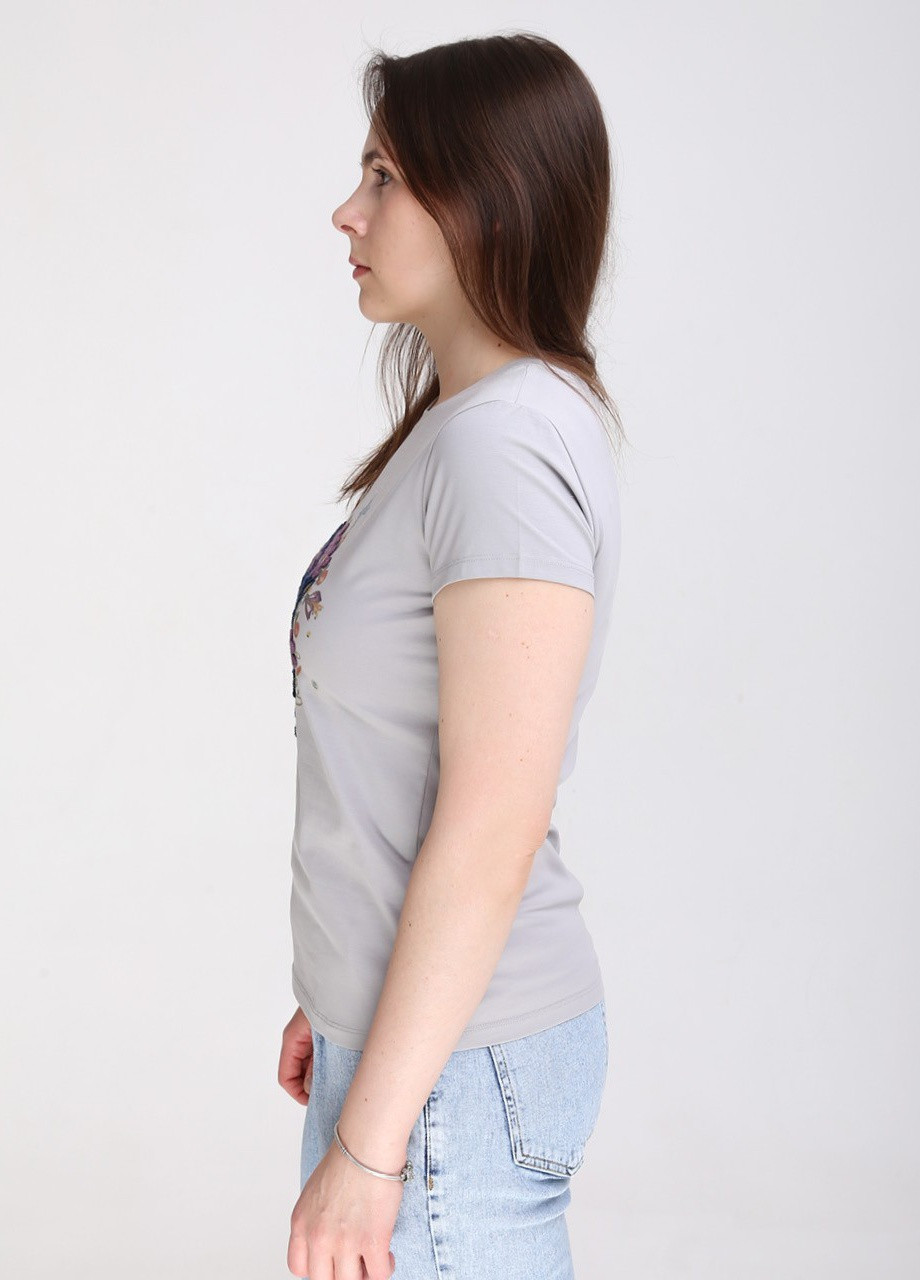 Сіра всесезон футболка жіноча сіра приталена з вишитим принтом з коротким рукавом JEANSclub Приталенная