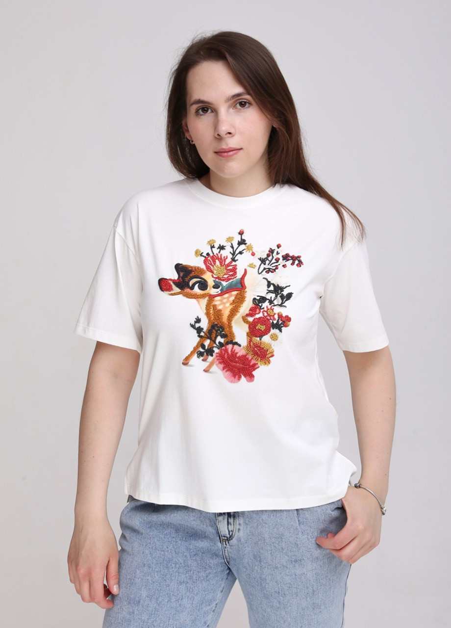 Молочная всесезон футболка женская молочная прямая с вышивкой оленя с коротким рукавом JEANSclub Прямая