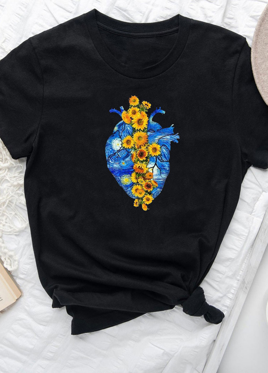 Чорна демісезон футболка жіноча чорна квітуче серце Love&Live