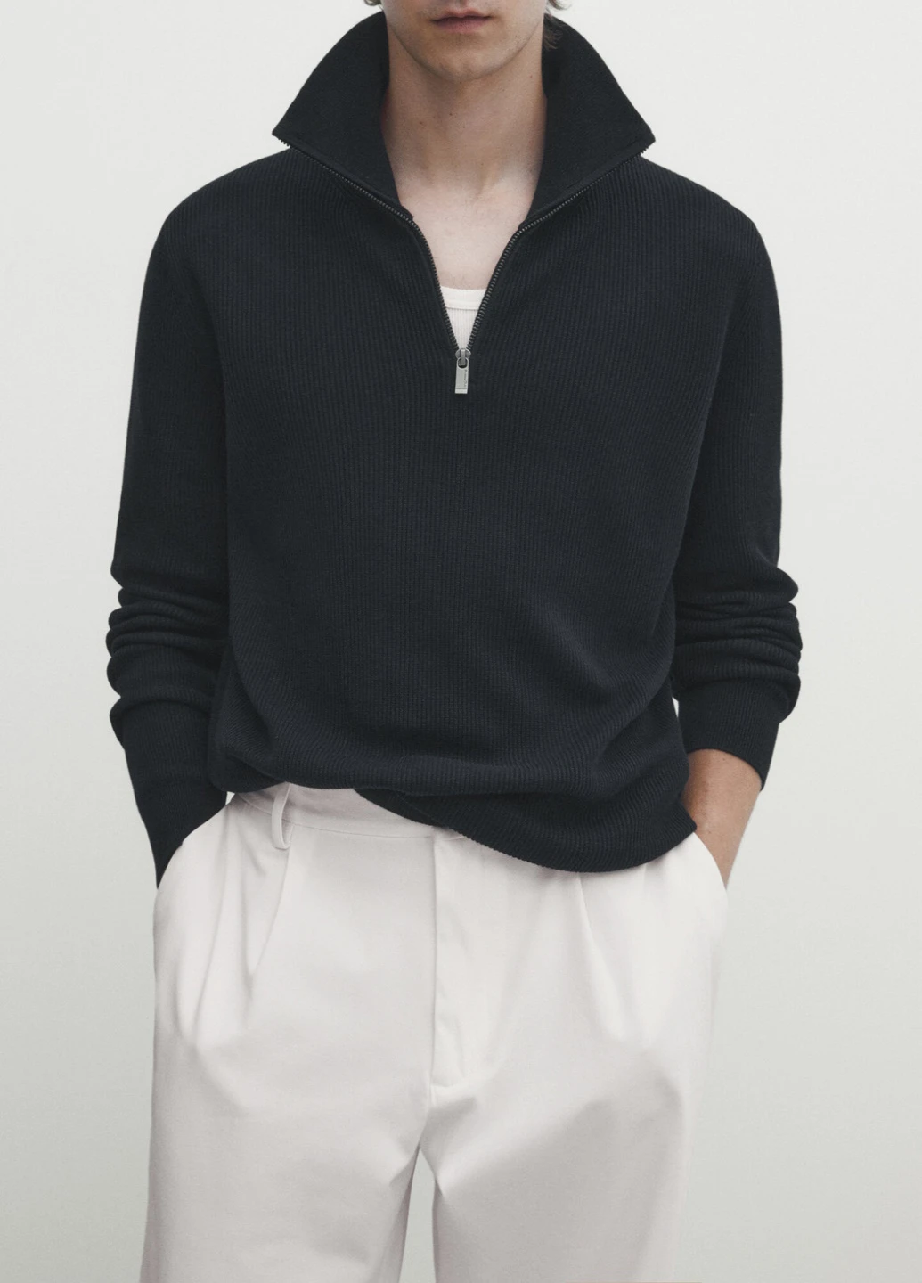 Чорний демісезонний светр Massimo Dutti