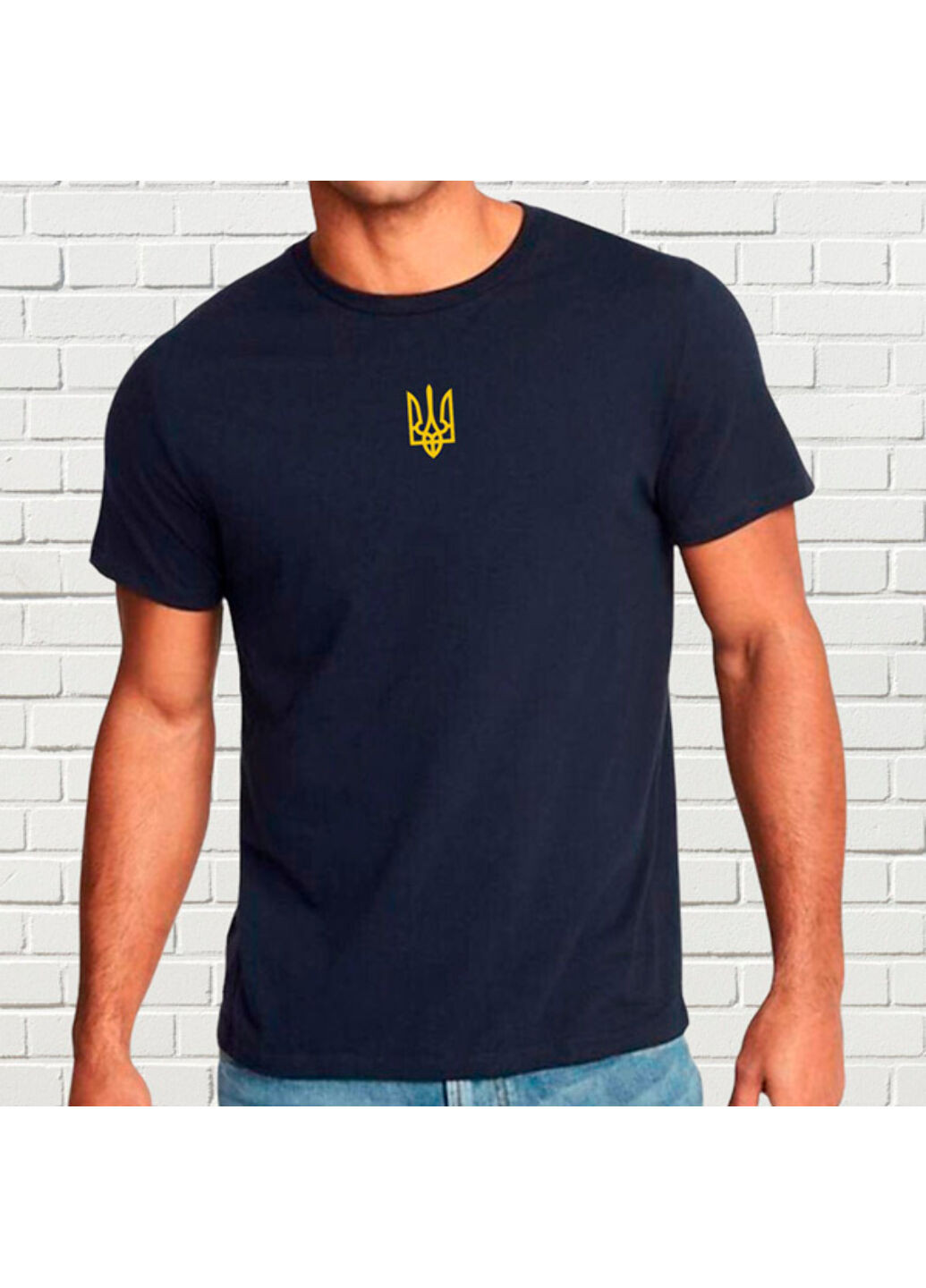 Черная футболка з вишивкою золотого тризуба мужская черный s No Brand