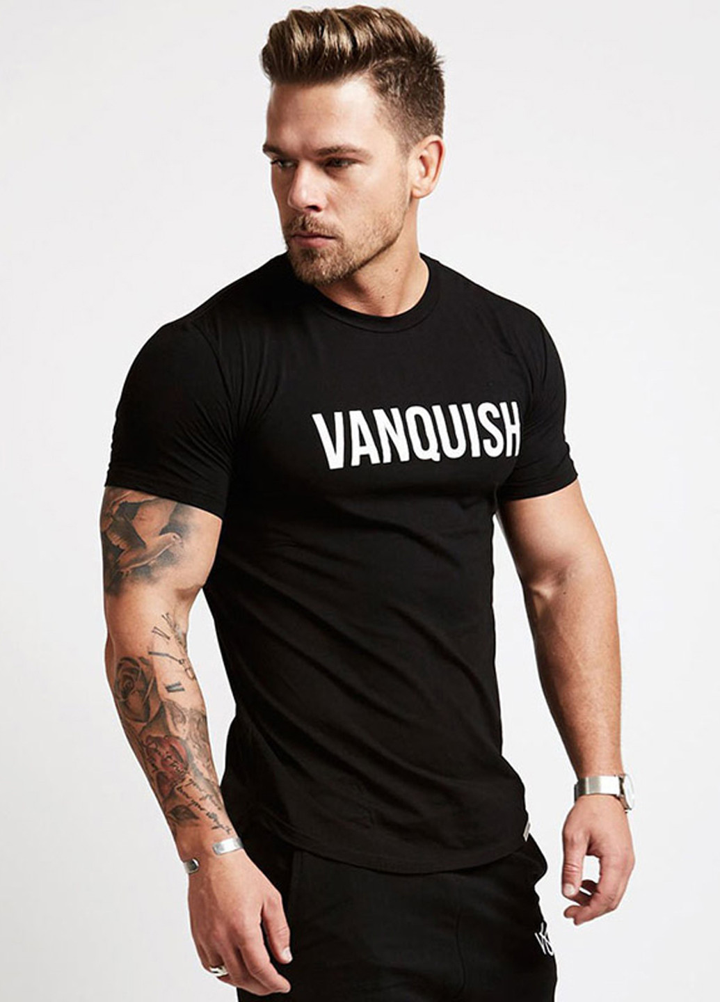 Чорна облягаюча футболка з коротким рукавом VQH