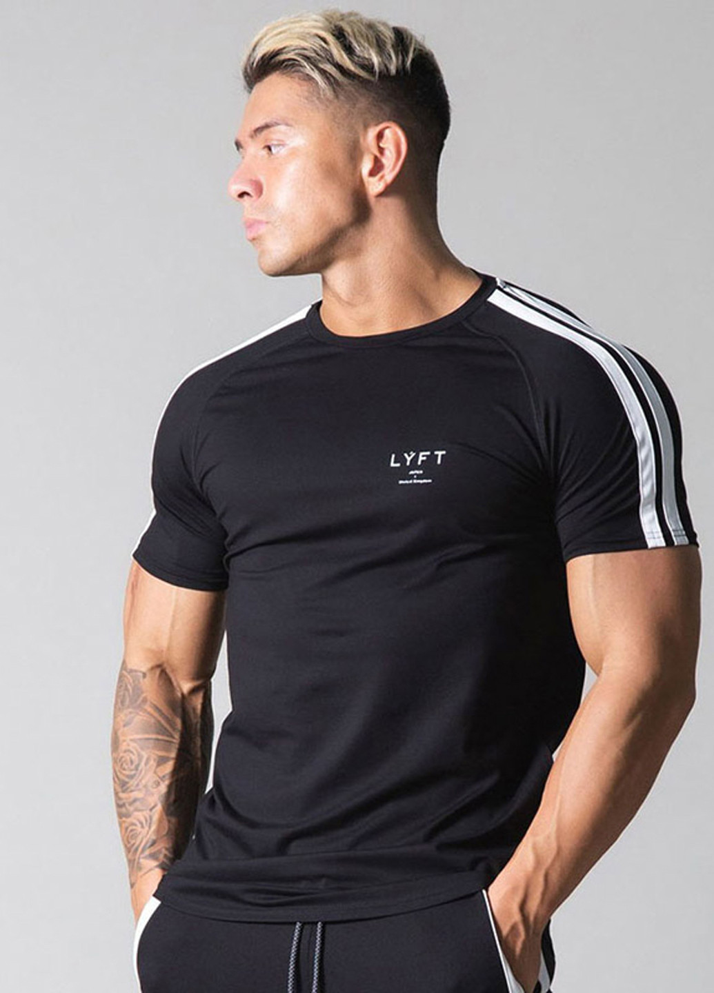 Черная брендовая футболка с коротким рукавом Lyft