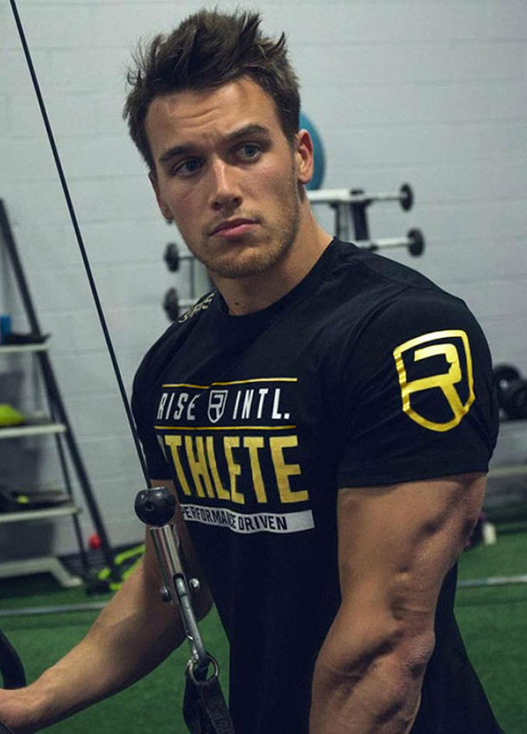 Черная креативная черная футболка с коротким рукавом Alpha