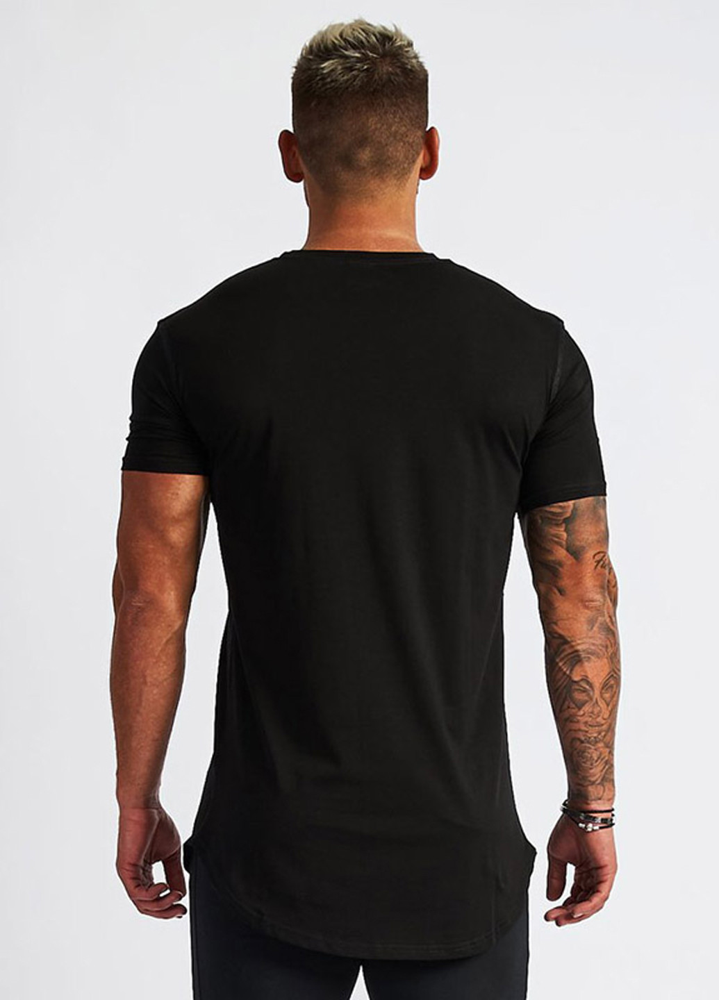 Чорна фірмова чорна футболка з коротким рукавом VQH