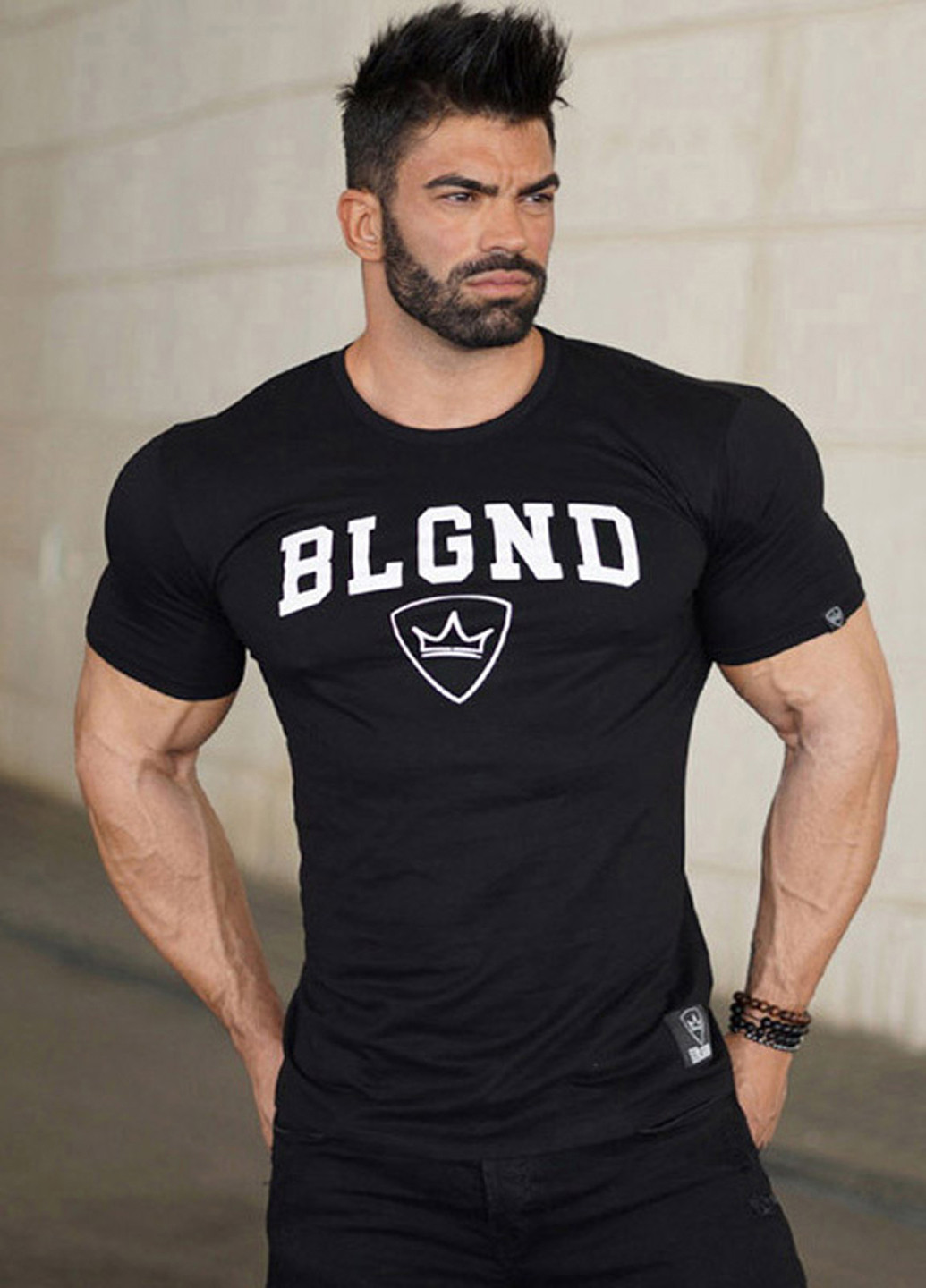 Черная красивая футболка с коротким рукавом MCET