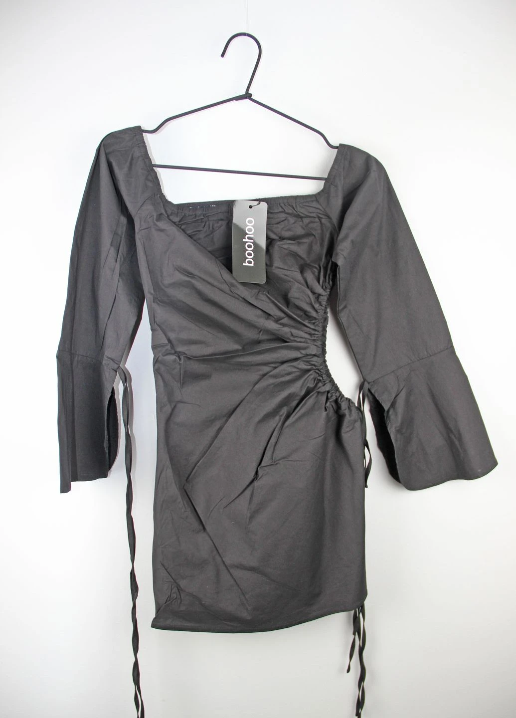 Черное платье Boohoo