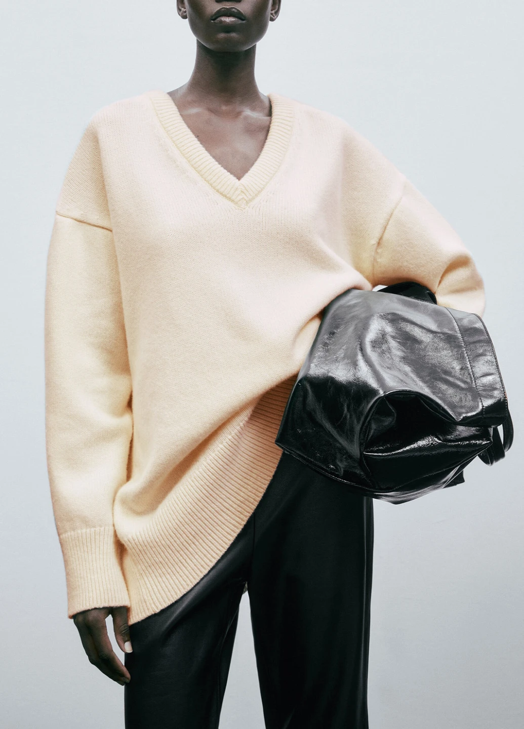 Молочний демісезонний светр Massimo Dutti