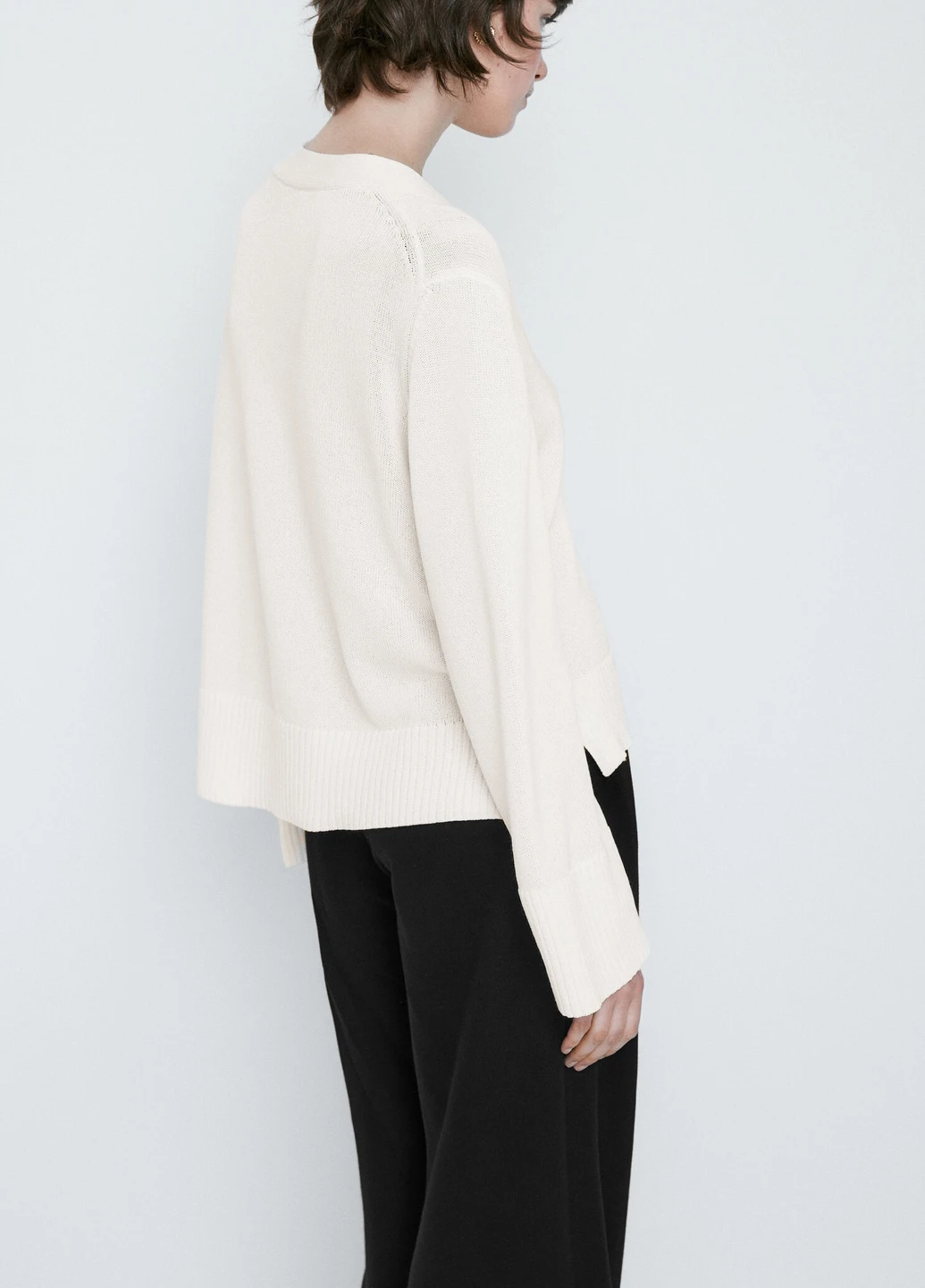 Молочный демисезонный свитер Massimo Dutti