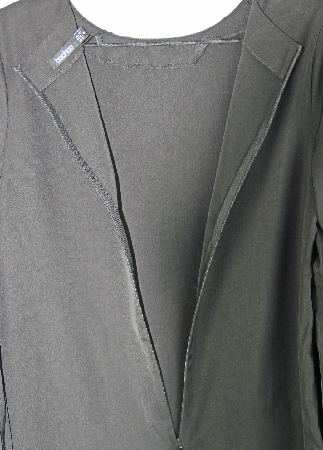 Черное платье Boohoo