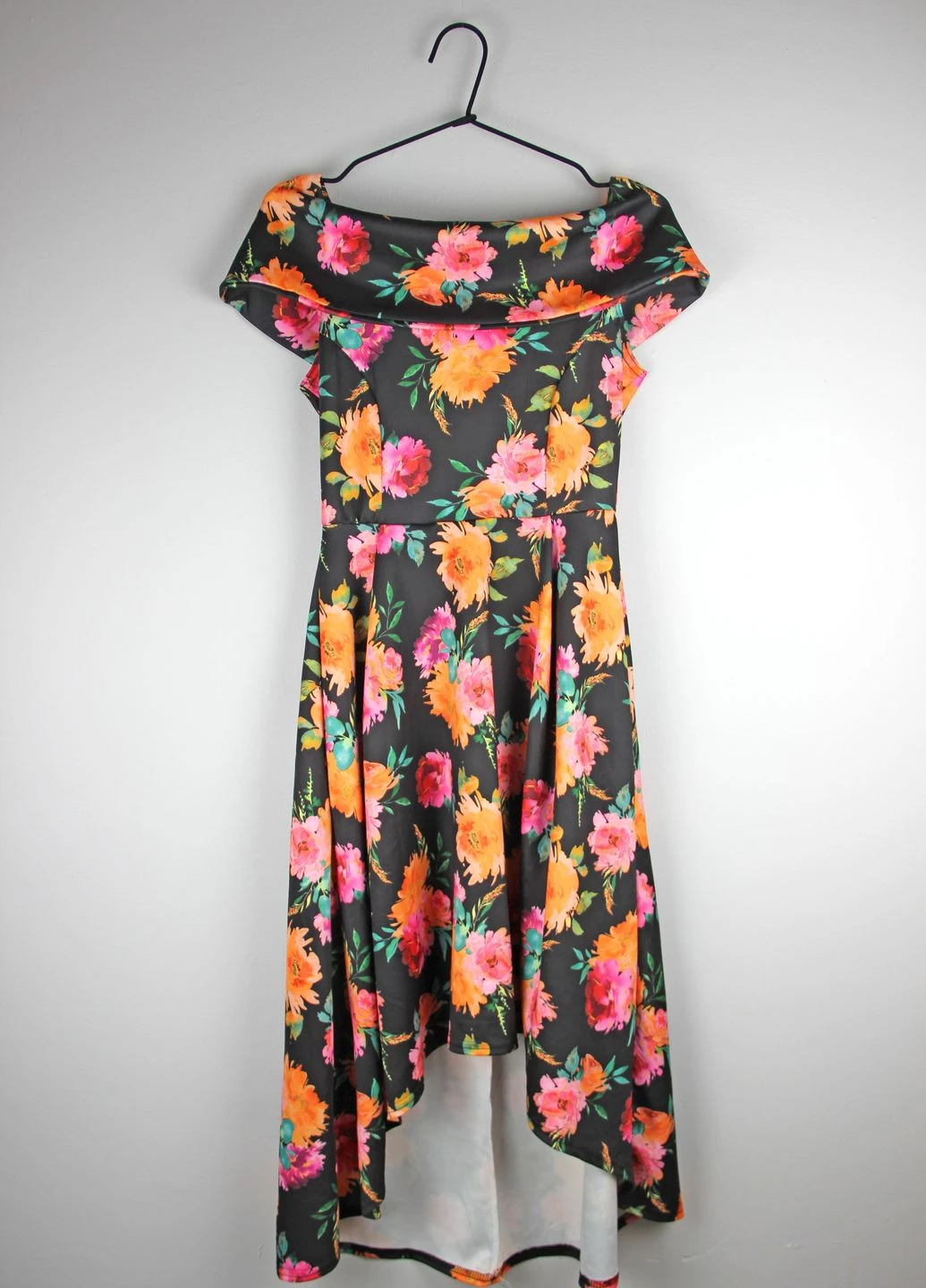 Черное платье Boohoo