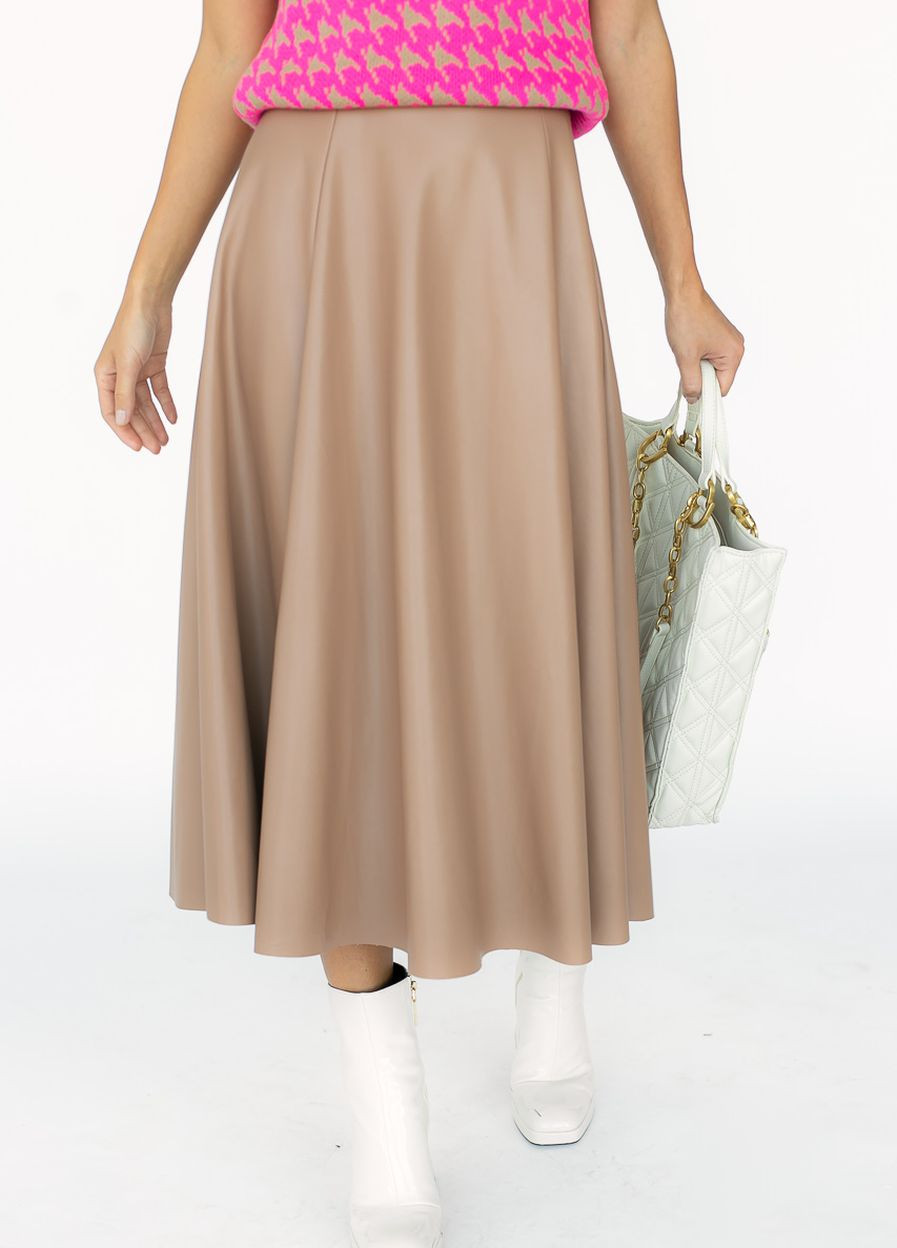 Светло-коричневая юбка миди расклешенного фасона из кожзама Fame