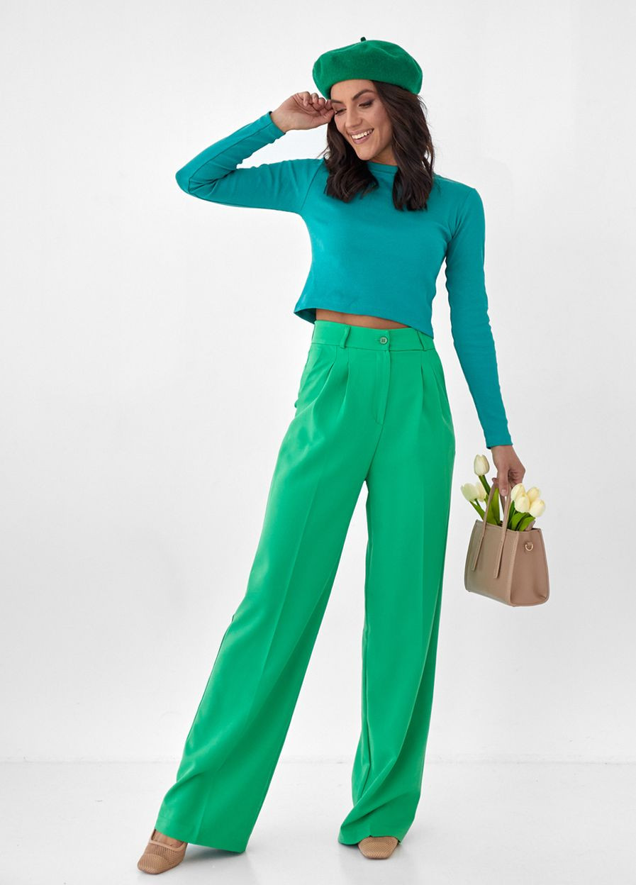 Изумрудный демисезонный трикотажный джемпер в мелкий рубчик молочный Crep