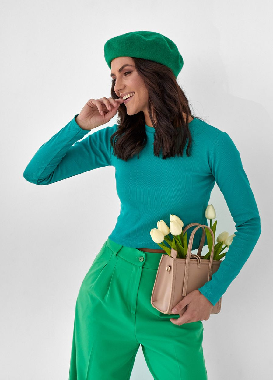 Изумрудный демисезонный трикотажный джемпер в мелкий рубчик молочный Crep