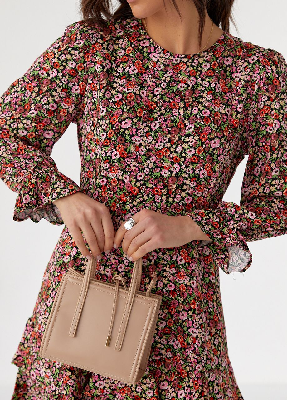 Рожева сукня з квітковим візерунком і рюшами на рукавах Crep