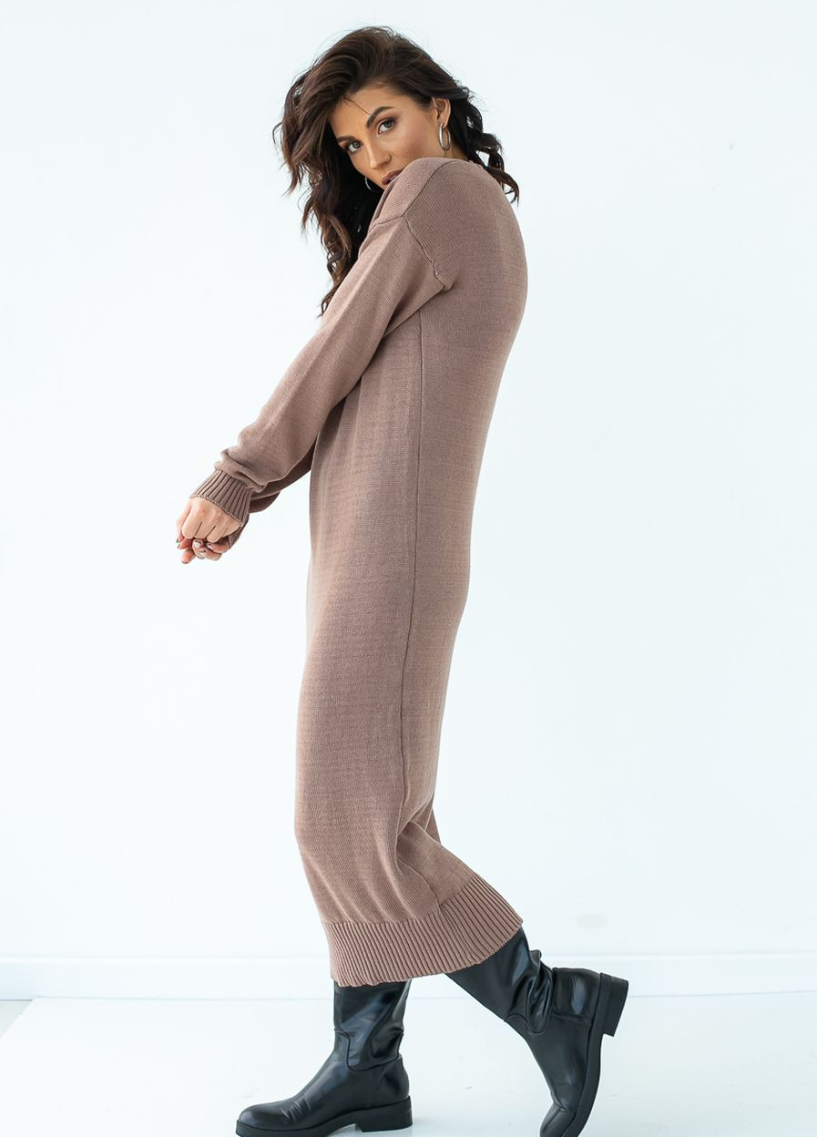 Коричнева трикотажне плаття міді прямого фасону Sobe