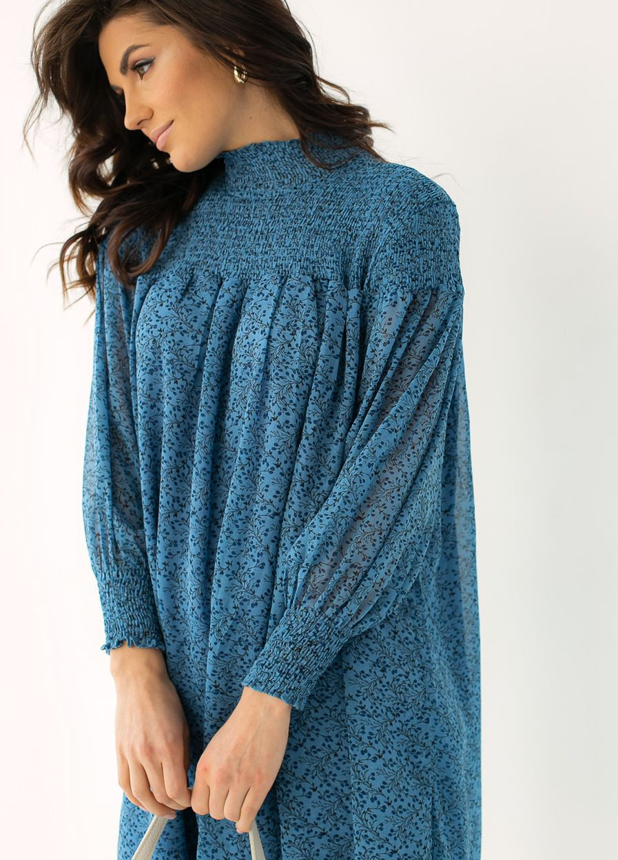 Синя шифонова сукня міді з коміром стійкою Hot Fashion