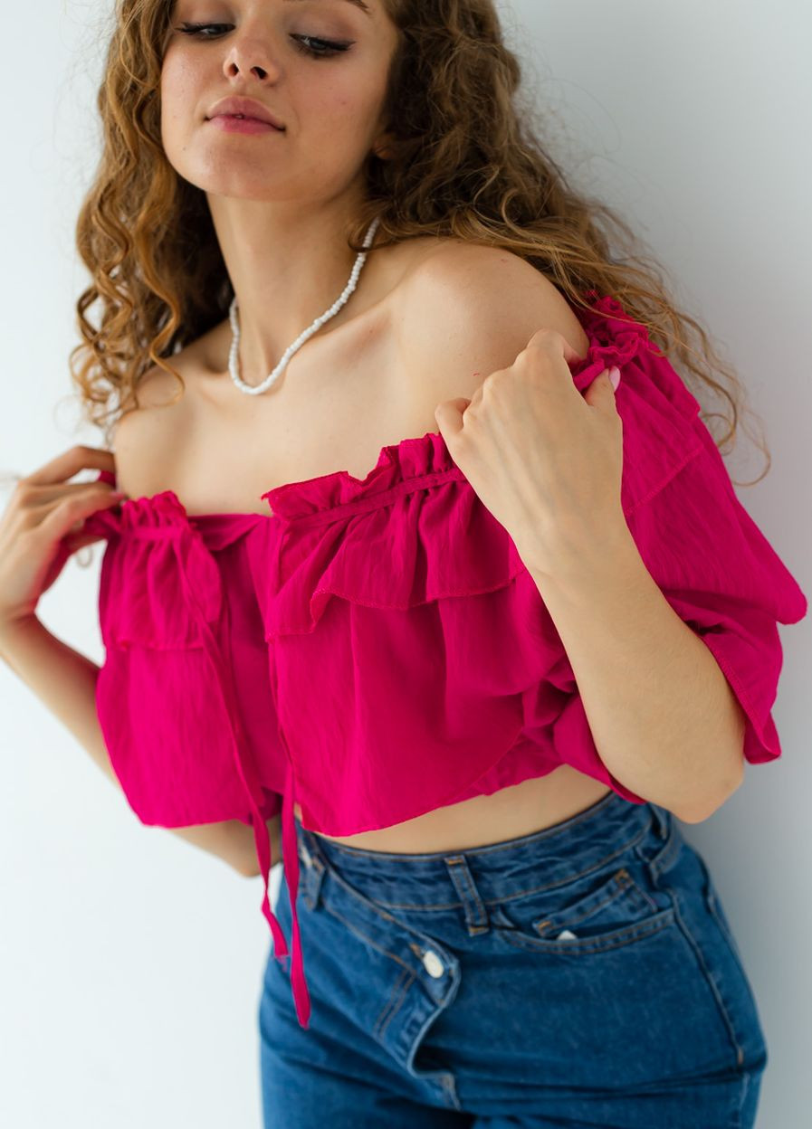 Фуксиновая летняя короткая блуза с воланами STL