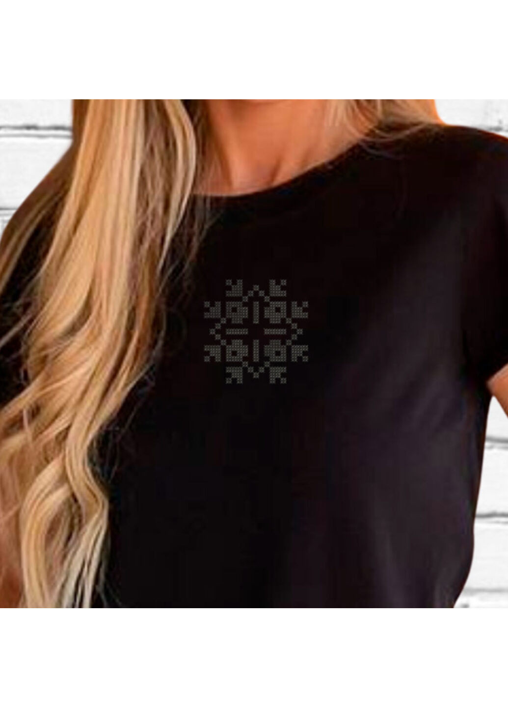 Черная футболка етно з вишивкою 02-22 женская черный l No Brand