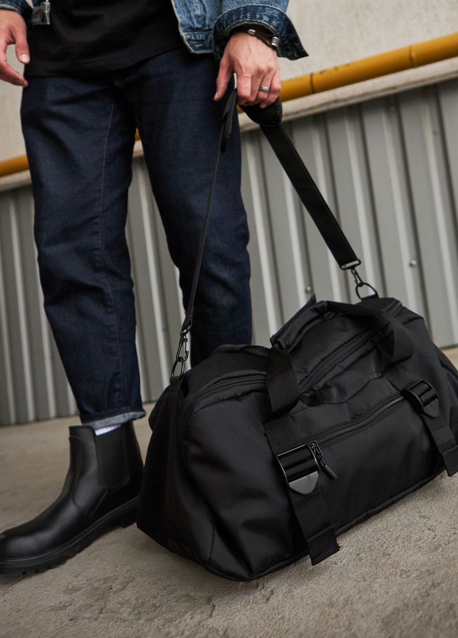 Cпортивна сумка через плече на 30л в чорному кольорі No Brand сумка iron (260396335)