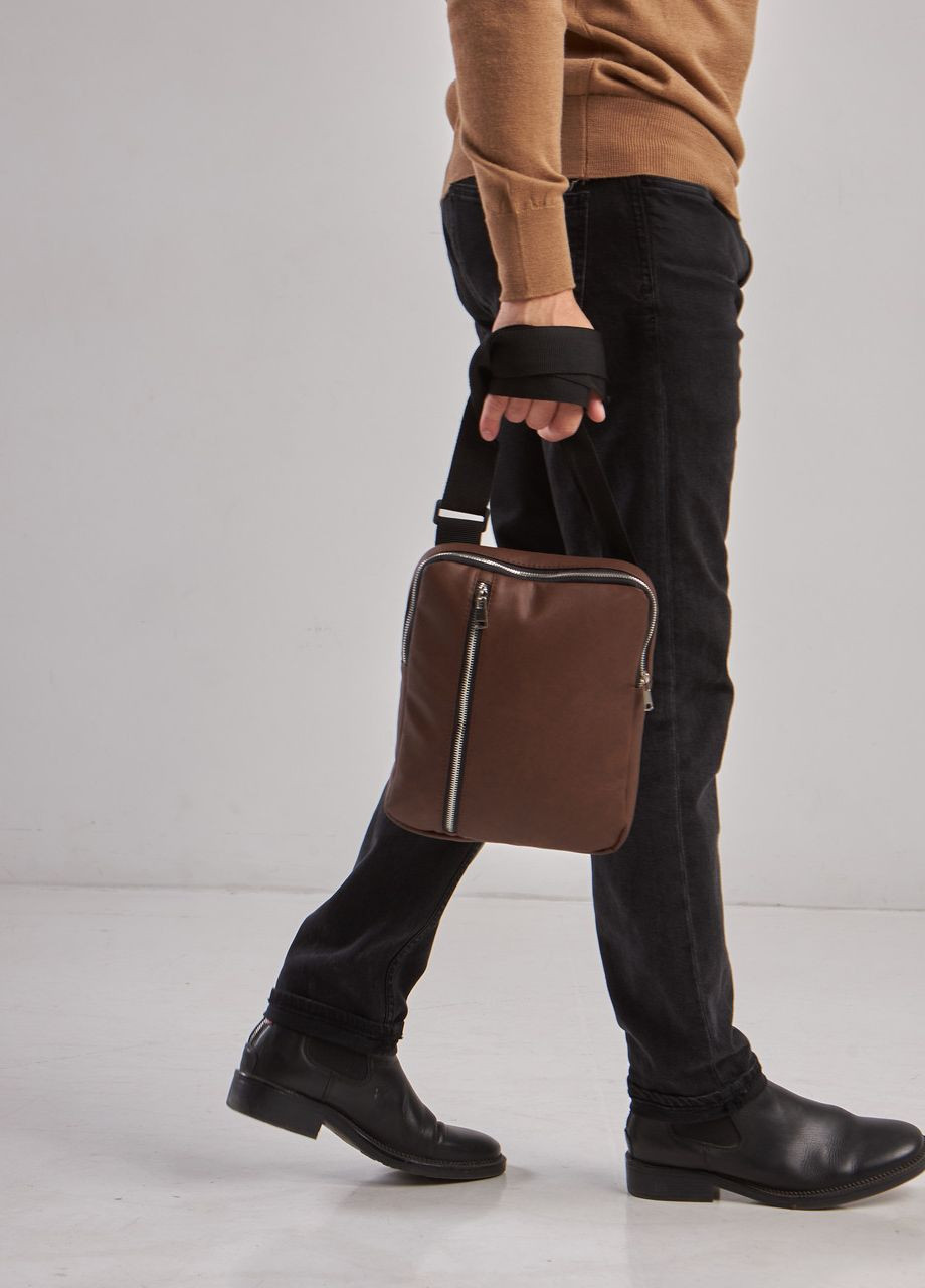 Чоловіча коричнева сумка планшет через плечо екошкіра No Brand Vertical (260396340)