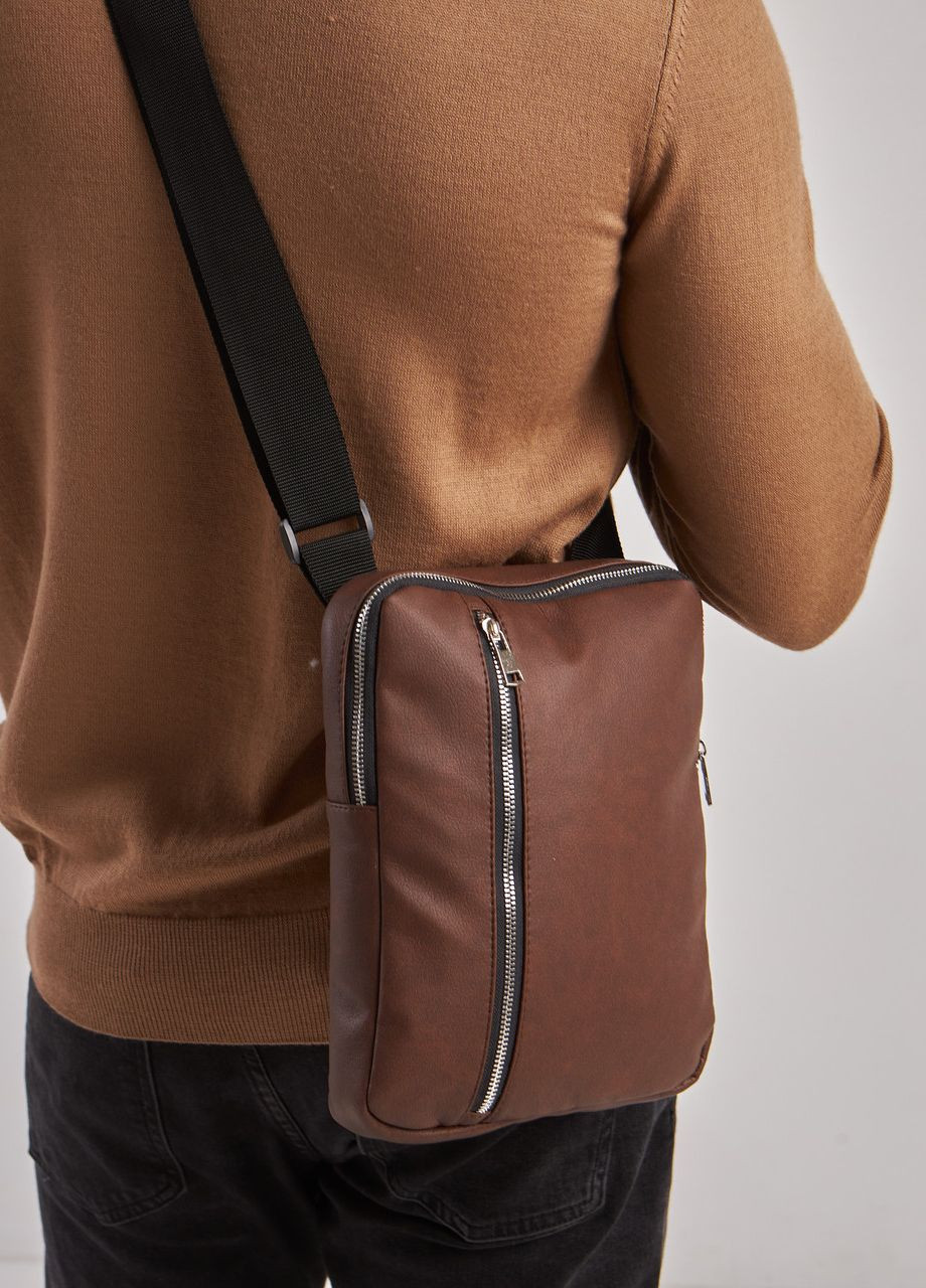Чоловіча коричнева сумка планшет через плечо екошкіра No Brand Vertical (260396340)