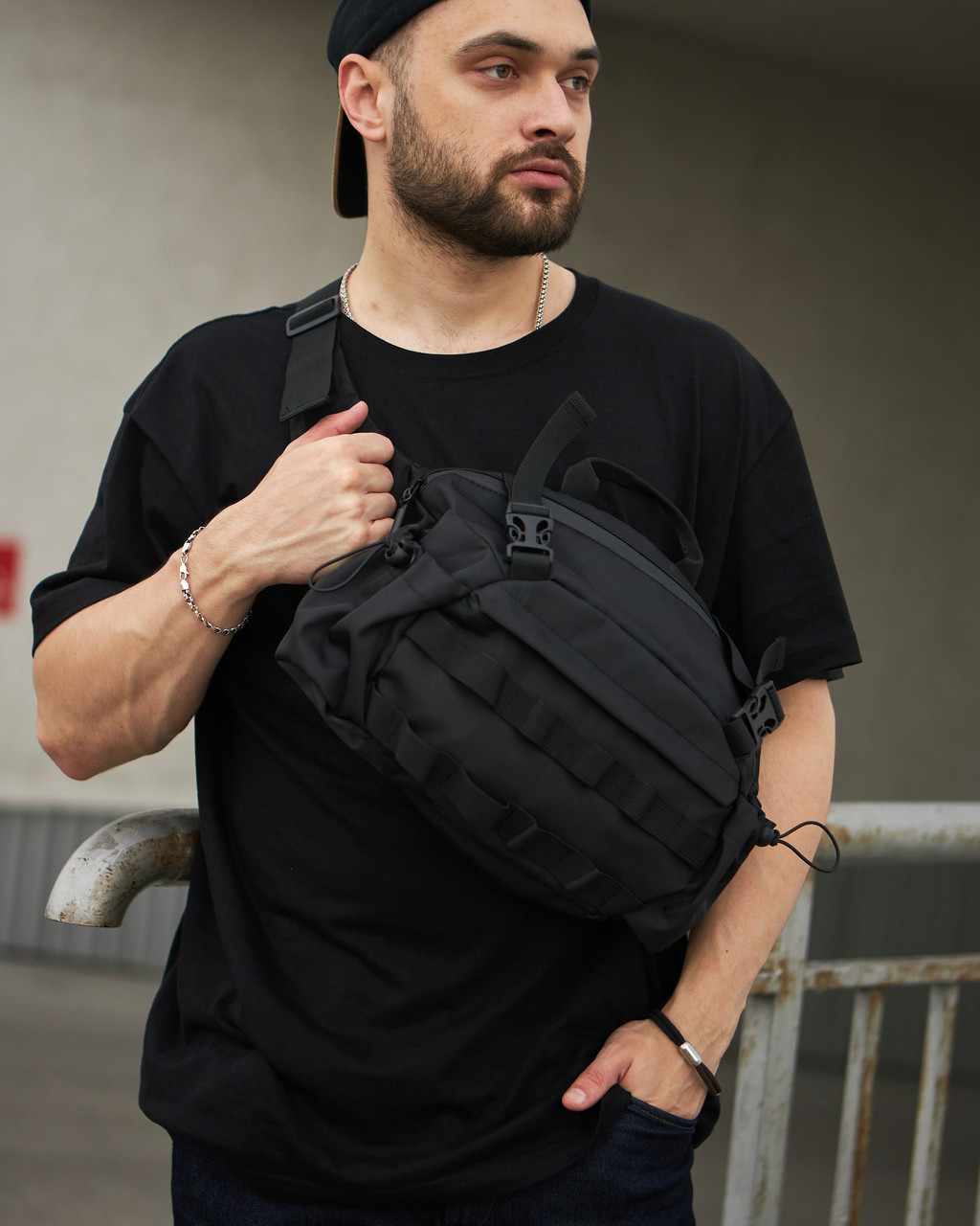 Вмістка нагрудна чоловіча тактична бананка / сумка через плече чорна No Brand TacticaBig (260492537)