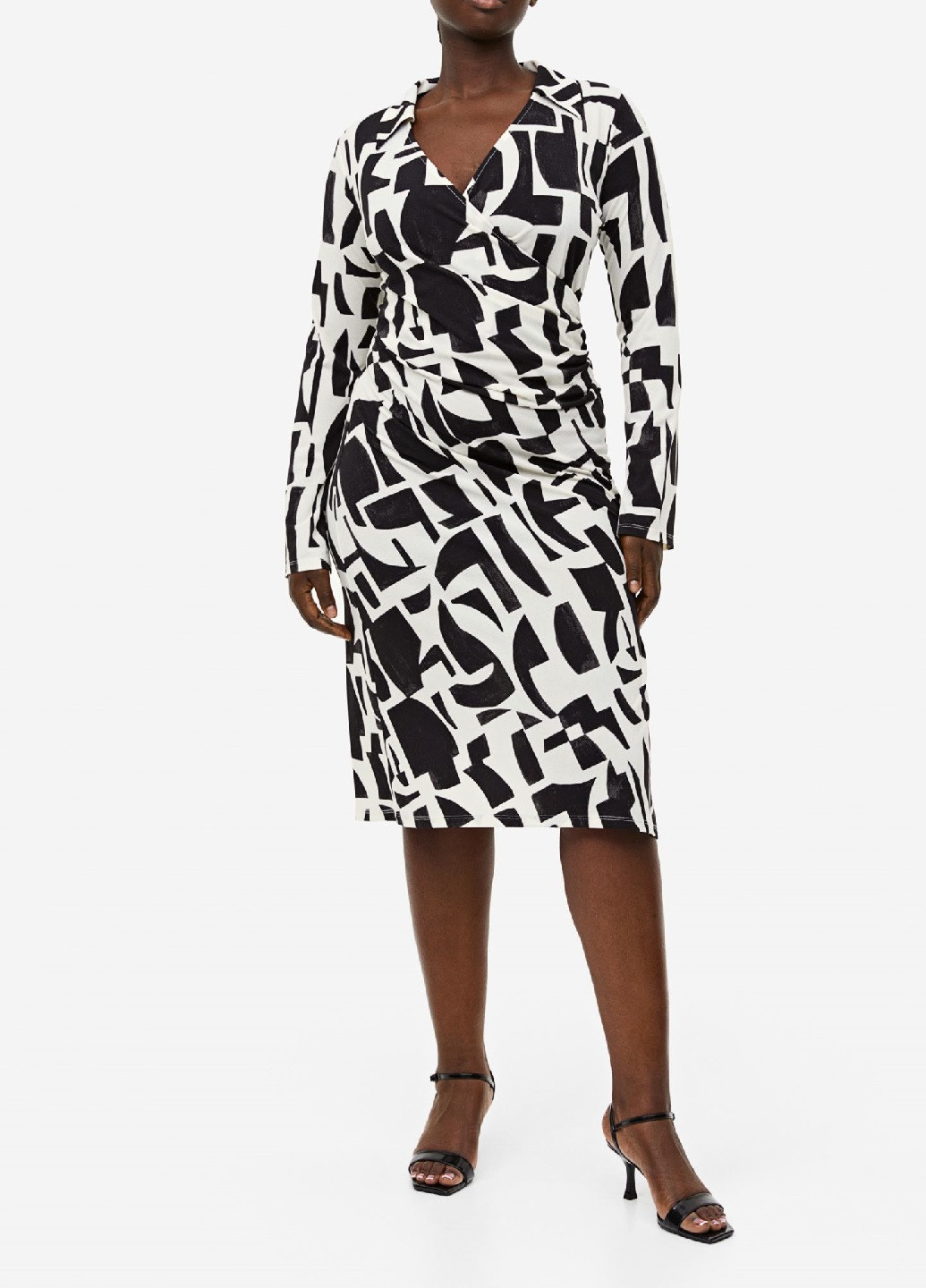Черное деловое платье H&M с геометрическим узором