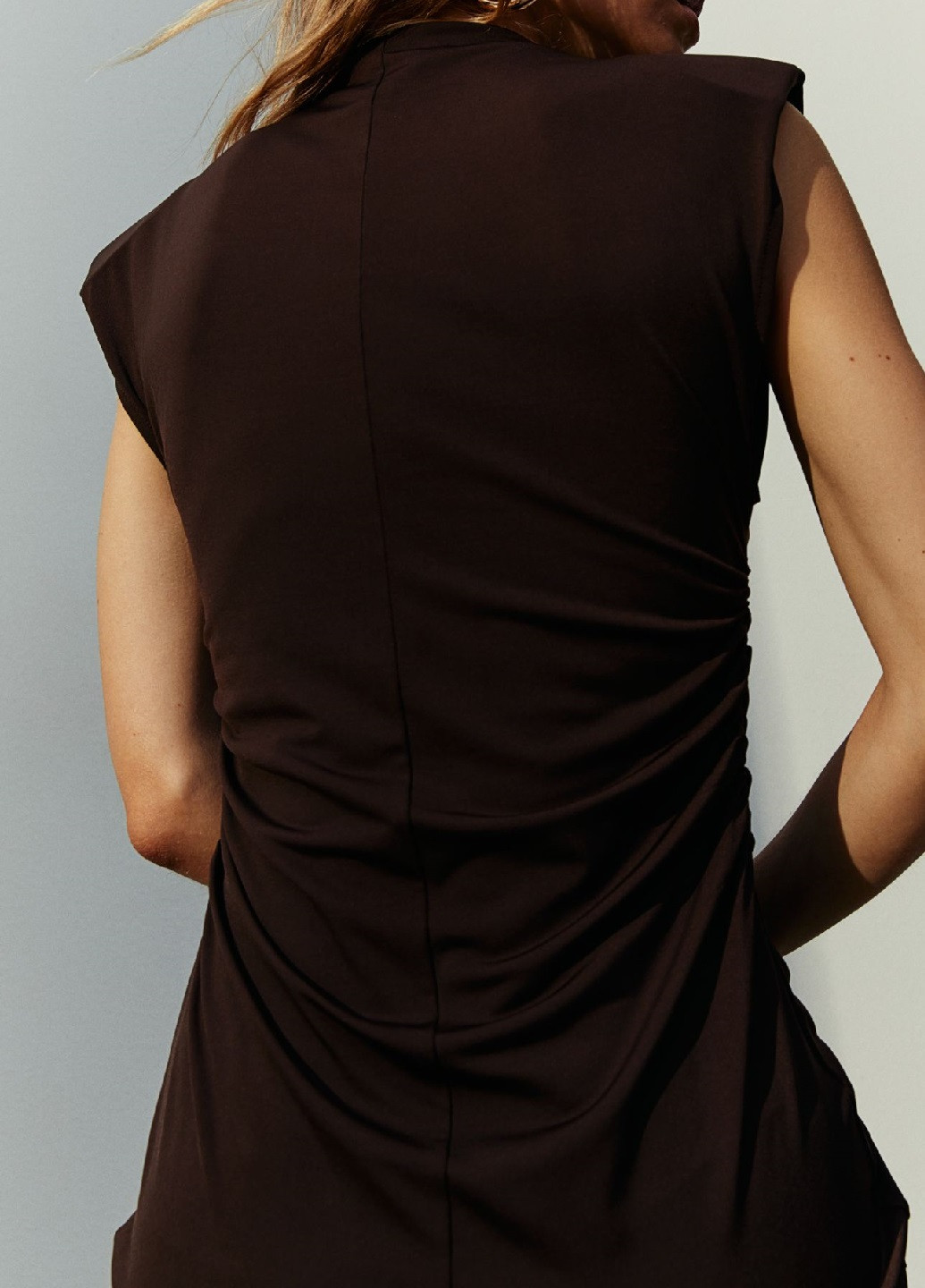 Темно-коричневое деловое платье H&M однотонное