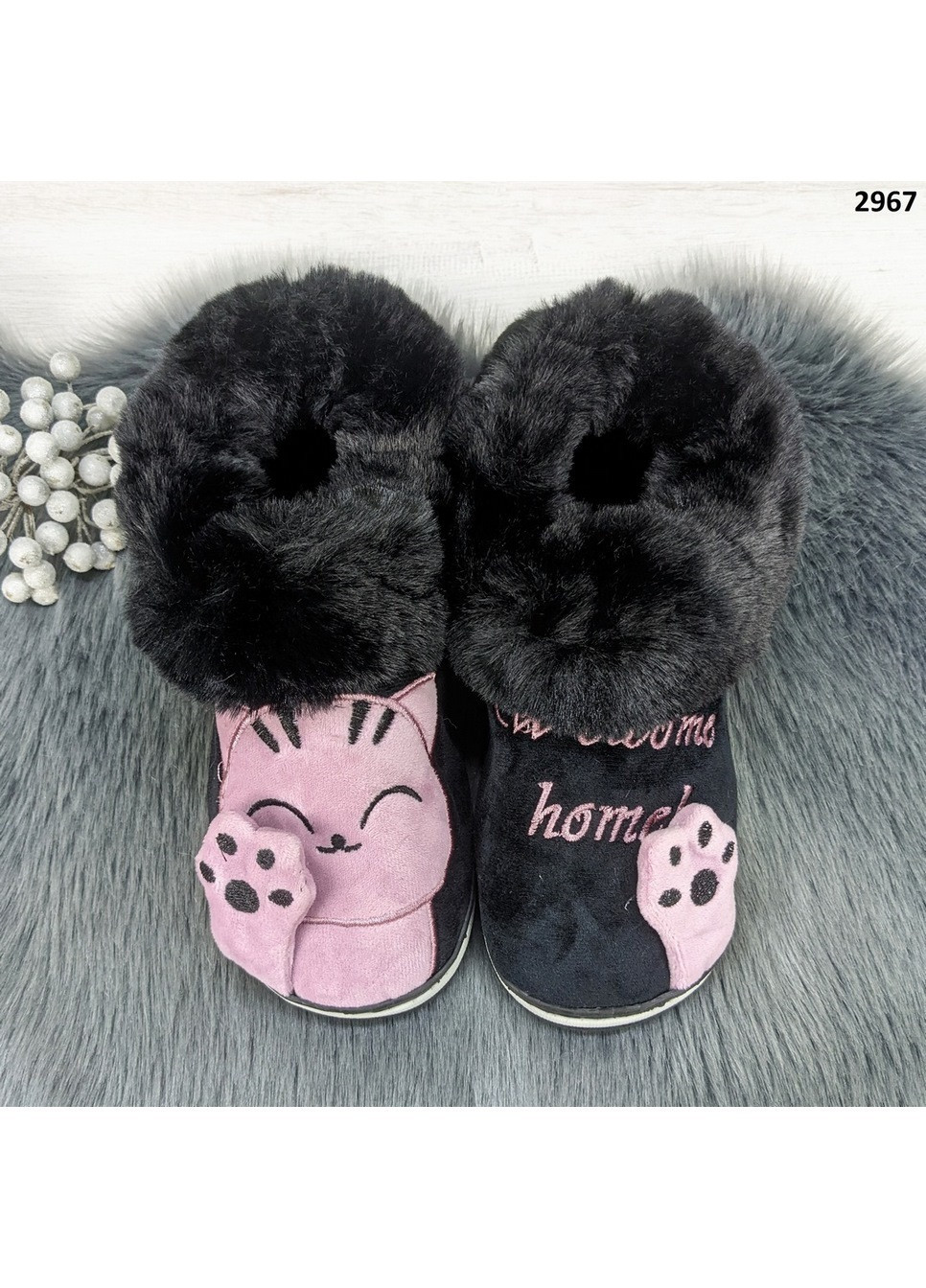 Черные тапочки чуни женские теплые с задником с котиком Lion