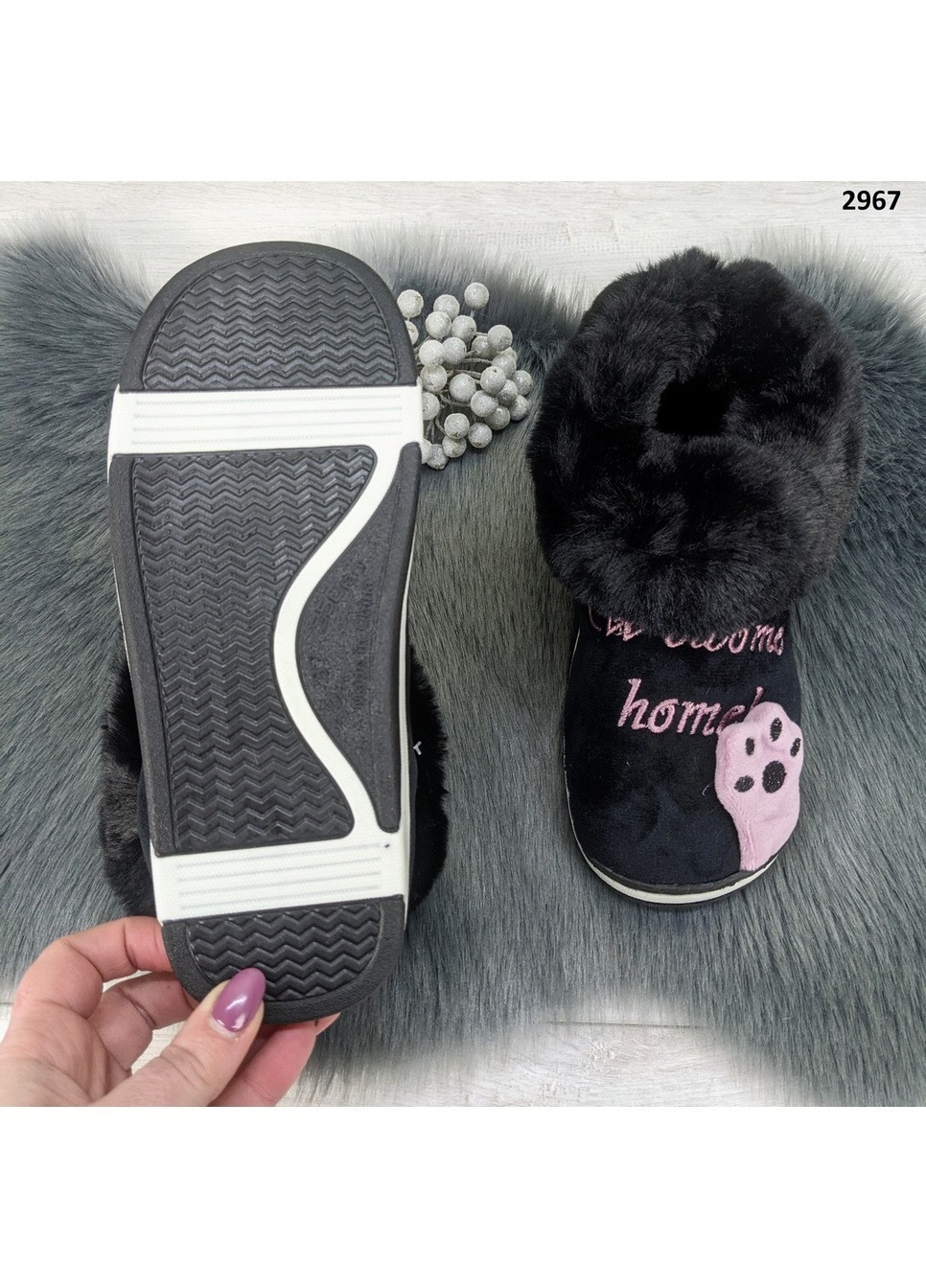 Черные тапочки чуни женские теплые с задником с котиком Lion