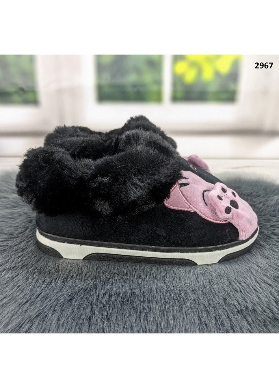 Черные тапочки чуни женские теплые с задником с котиком Lion