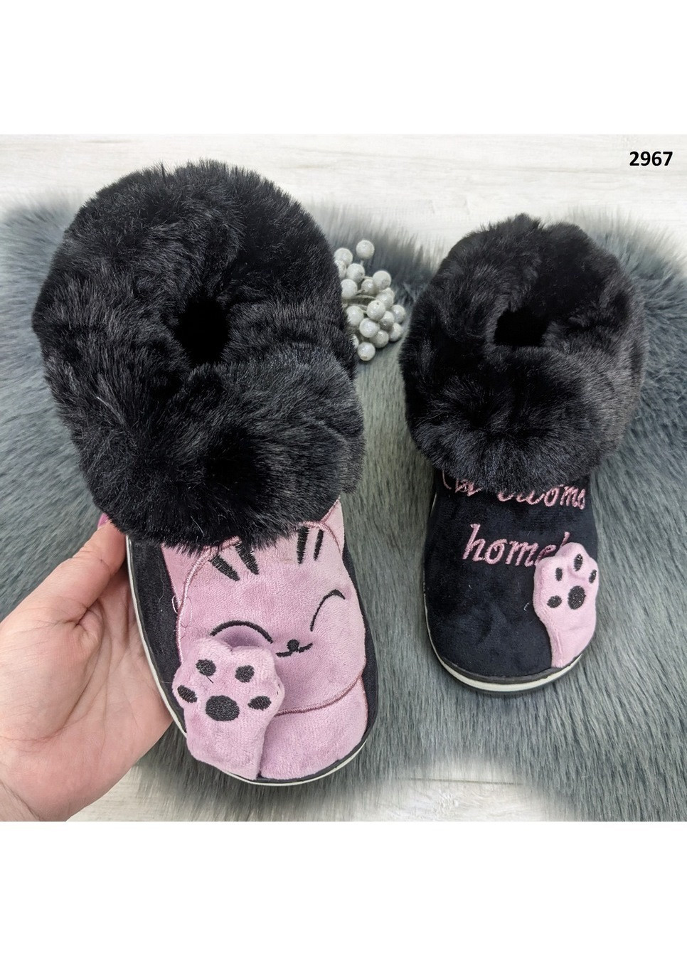 Черные тапочки чуни женские теплые с задником с котиком Lion