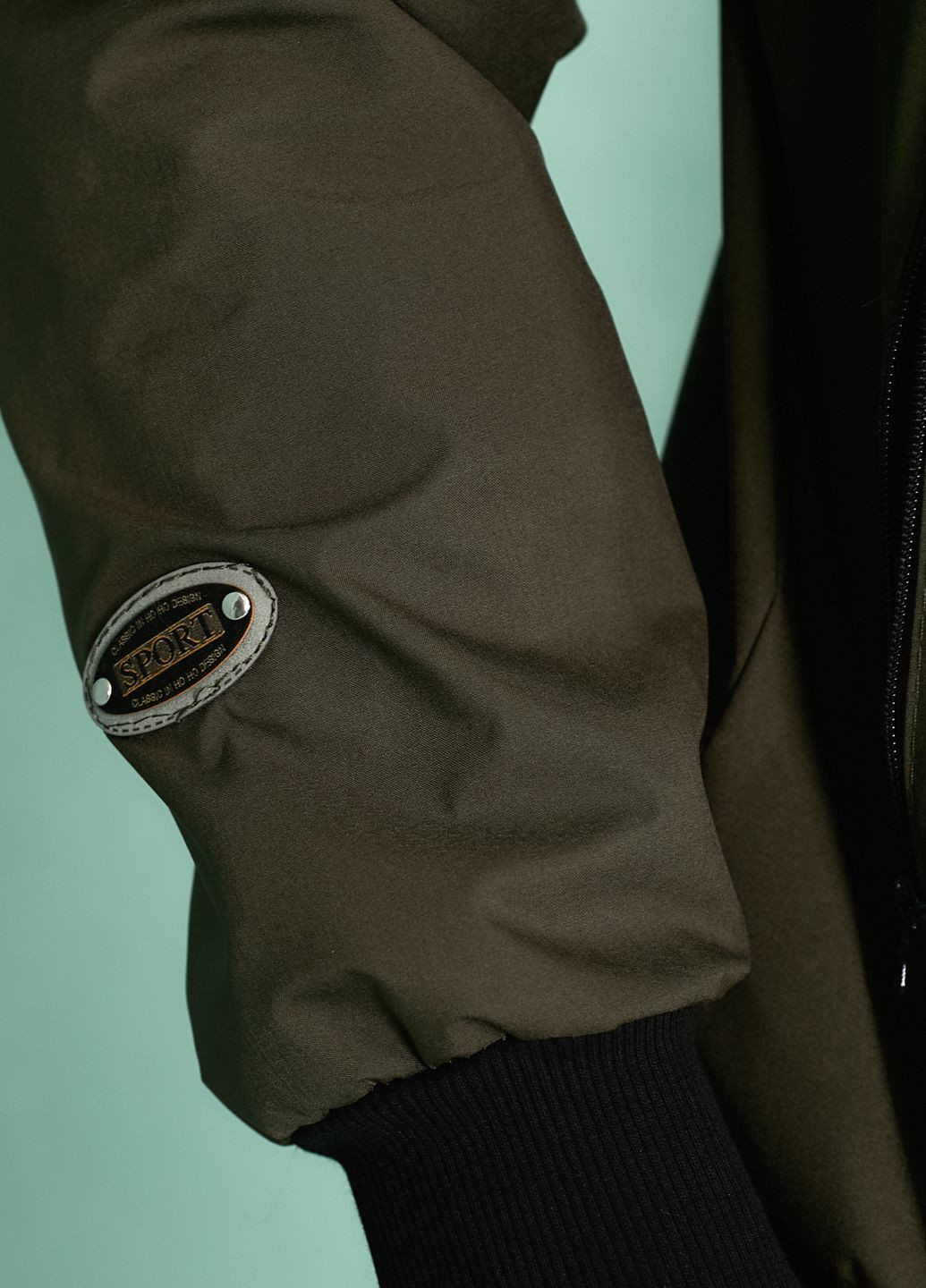 Оливковая (хаки) демисезонная куртка ветровка из плащевой ткани с подкладкой Tailer