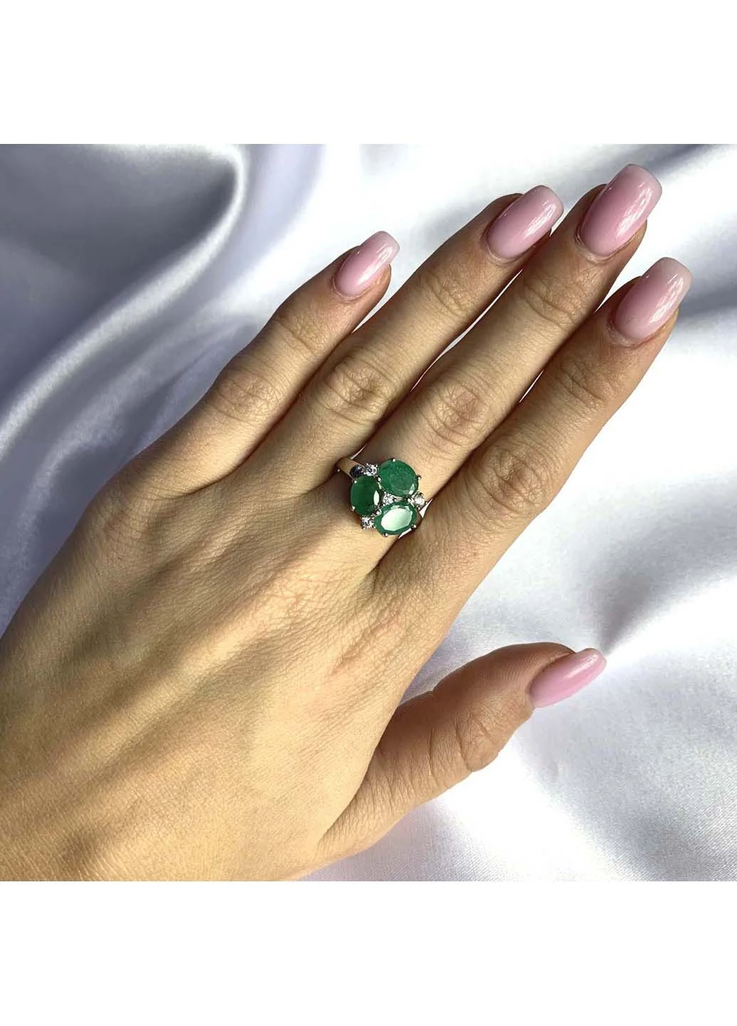 Срібна каблучка з натуральним смарагдом 3.598ct Silver Breeze (260516690)