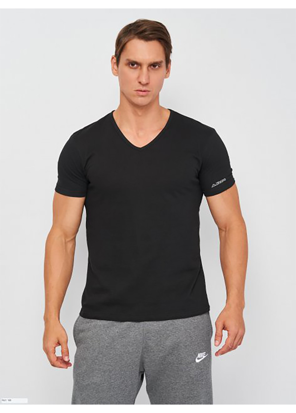 Черная футболка t-shirt mezza manica scollo v черный мужская l Kappa